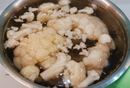 Фото шага рецепта Пюре из цветной капусты с зеленью 152766 шаг 1  