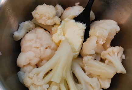 Фото шага рецепта Пюре из цветной капусты с зеленью 152766 шаг 3  