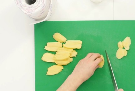 Фото шага рецепта Картофель фри с сыром и подливой путин 81329 шаг 3  