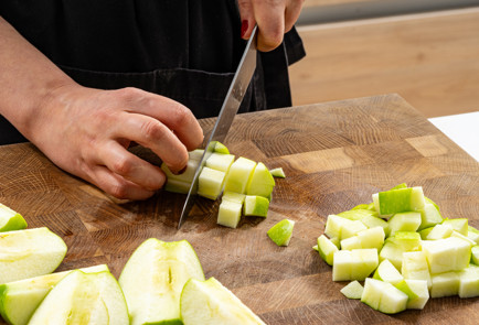 Фото шага рецепта Пышная шарлотка 189141 шаг 2  