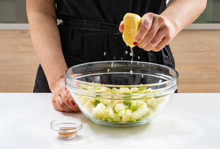 Фото шага рецепта Пышная шарлотка 189141 шаг 3  