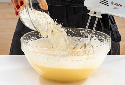 Фото шага рецепта Пышная шарлотка 189141 шаг 5  