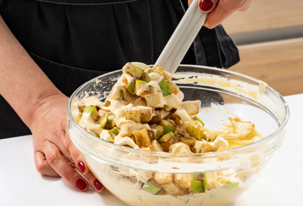 Фото шага рецепта Пышная шарлотка 189141 шаг 6  