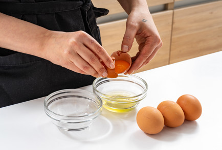 Фото шага рецепта Пышная творожная запеканка 189326 шаг 2  