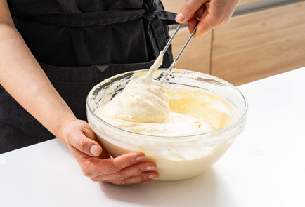 Фото шага рецепта Пышная творожная запеканка 189326 шаг 6  