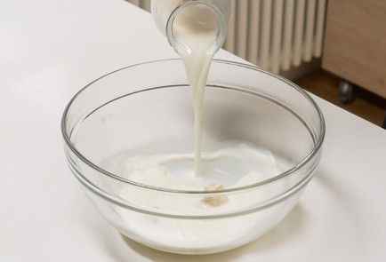 Фото шага рецепта Пышные оладьи 140495 шаг 1  