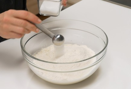 Фото шага рецепта Пышные оладьи 140495 шаг 2  