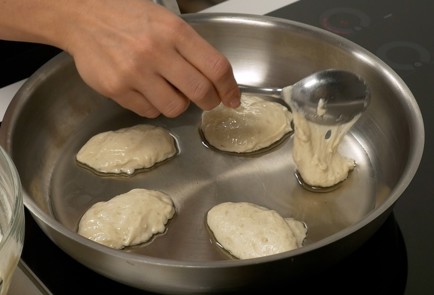 Фото шага рецепта Пышные оладьи 140495 шаг 6  