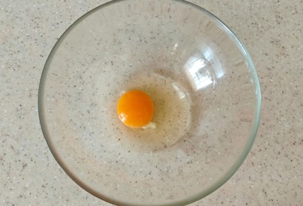 Фото шага рецепта Пышные панкейки с яблоком и корицей 190914 шаг 1  