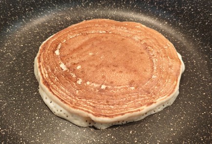 Фото шага рецепта Пышные панкейки с яблоком и корицей 190914 шаг 11  