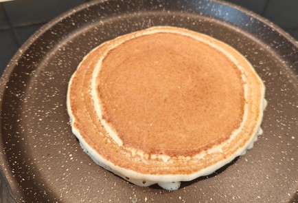 Фото шага рецепта Пышные панкейки 190595 шаг 11  