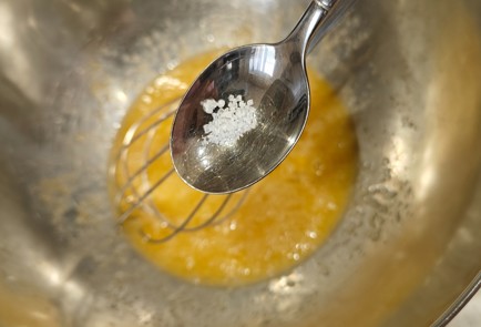 Фото шага рецепта Пышные панкейки 190595 шаг 3  