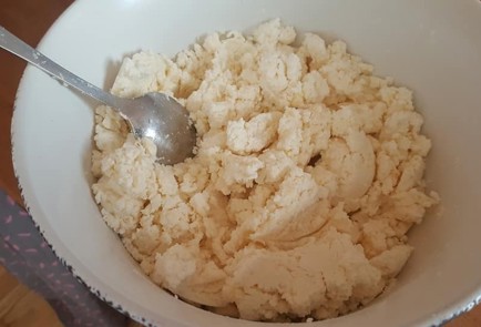 Фото шага рецепта Пышные сырники с рисовой мукой 137085 шаг 2  