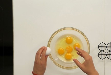 Фото шага рецепта Пышный омлет 136971 шаг 2  