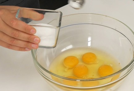 Фото шага рецепта Пышный омлет 136971 шаг 3  