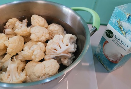 Фото шага рецепта Пюре из цветной капусты 189963 шаг 2  