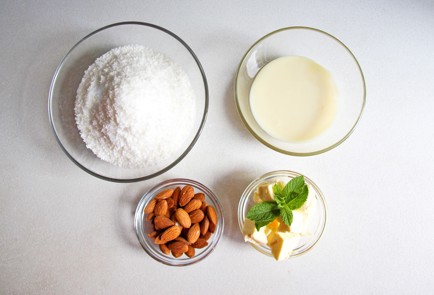 Фото шага рецепта Рафаэлло с миндальными орехами 137020 шаг 1  