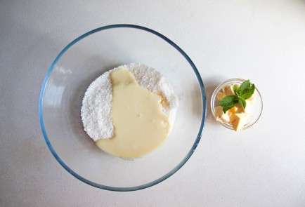 Фото шага рецепта Рафаэлло с миндальными орехами 137020 шаг 3  