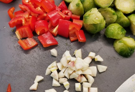 Фото шага рецепта Рагу из брюссельской капусты с перцем рамиро 153117 шаг 1  