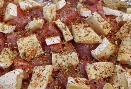 Фото шага рецепта Рагу из индейки с сыром бри 152308 шаг 2  