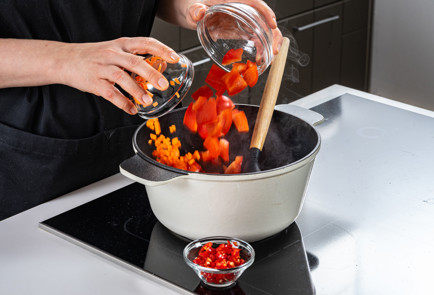 Фото шага рецепта Рагу из камбалы с кокосовым молоком 191156 шаг 6  