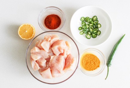 Фото шага рецепта Рагу из курицы с красным пальмовым маслом и шпинатом 126606 шаг 2  