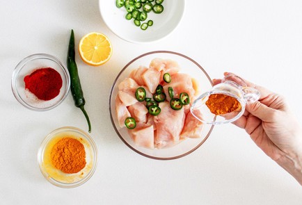 Фото шага рецепта Рагу из курицы с красным пальмовым маслом и шпинатом 126606 шаг 3  