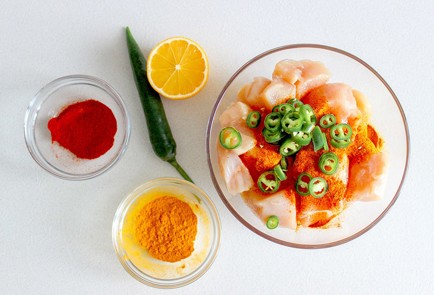 Фото шага рецепта Рагу из курицы с красным пальмовым маслом и шпинатом 126606 шаг 4  