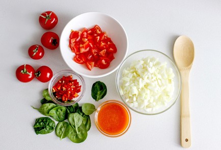 Фото шага рецепта Рагу из курицы с красным пальмовым маслом и шпинатом 126606 шаг 5  