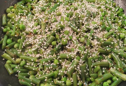 Фото шага рецепта Рагу из стручковой фасоли и горошка 174122 шаг 7  