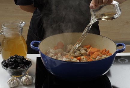 Фото шага рецепта Рагу из свинины с маслинами и морковью 29190 шаг 7  