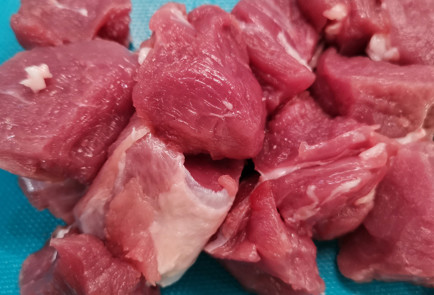 Фото шага рецепта Рагу из свиных щек и баклажана 151516 шаг 2  