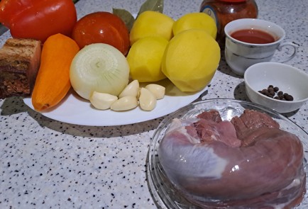 Фото шага рецепта Рагу овощное с говядиной и копченым салом в духовке 188532 шаг 1