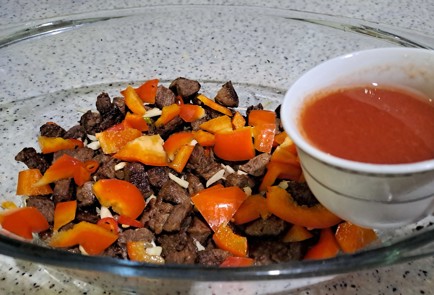 Фото шага рецепта Рагу овощное с говядиной и копченым салом в духовке 188532 шаг 8