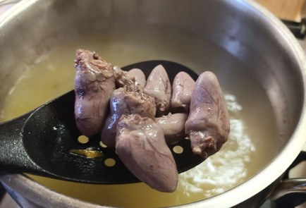 Фото шага рецепта Рассольник с куриными сердечками 191007 шаг 2  