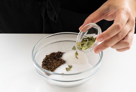 Фото шага рецепта Речная рыба в пряном смородиновом рассоле 151204 шаг 6  