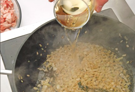 Фото шага рецепта Риет из телячьих мозгов 46507 шаг 2