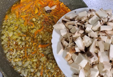 Фото шага рецепта Рис с грибами и вялеными помидорами 188198 шаг 7  