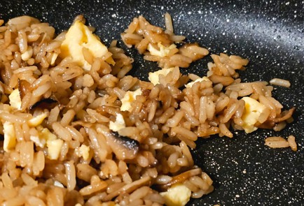 Фото шага рецепта Рис с грибами в соусе терияки 190730 шаг 10  