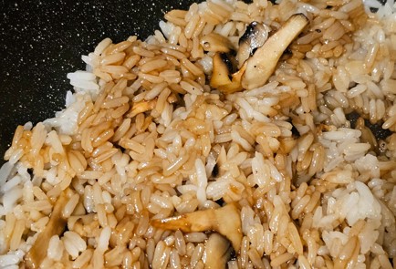 Фото шага рецепта Рис с грибами в соусе терияки 190730 шаг 9  