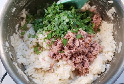 Фото шага рецепта Рис с тунцом 190628 шаг 7  