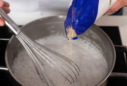 Фото шага рецепта Рисовая каша с клубникой и семенами чиа 139537 шаг 3  