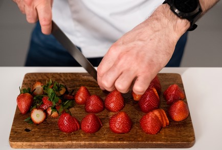 Фото шага рецепта Рисовая каша с клубникой и семенами чиа 139537 шаг 6  