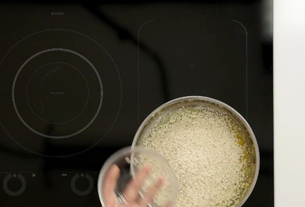 Фото шага рецепта Ризотто алла миланезе 92782 шаг 5  