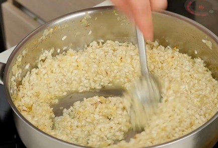 Фото шага рецепта Ризотто алла миланезе 92782 шаг 9  