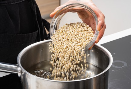 Фото шага рецепта Ризотто из перловки с грибами 175702 шаг 2  