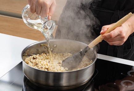 Фото шага рецепта Ризотто из перловки с грибами 175702 шаг 8  