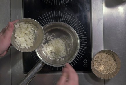 Фото шага рецепта Ризотто из перловки 152252 шаг 1  