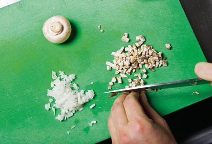 Фото шага рецепта Ризотто покорсикански с морским чертом 30405 шаг 2