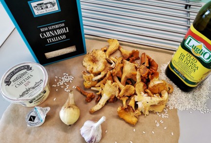 Фото шага рецепта Ризотто с лисичками и сметаной 140024 шаг 1  